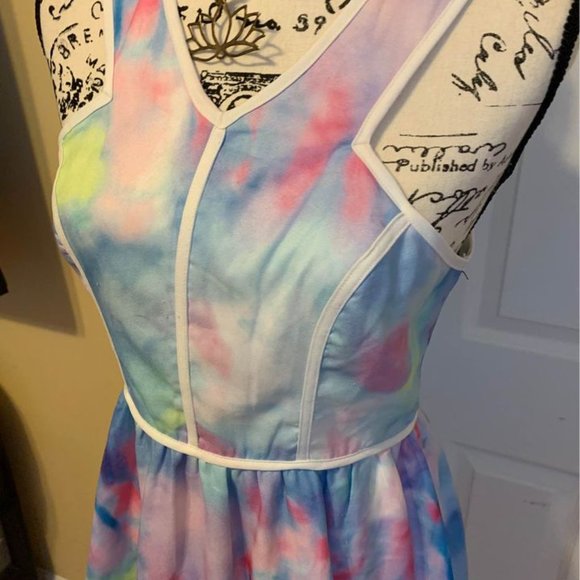 Pretty colorful fit & flare dress Medium - Picture 4 of 7